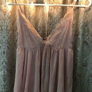 3 for 25🦋 Flowy lace v neck tank